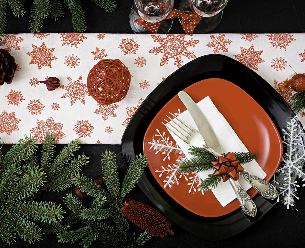 Christmas Decor Ideas, Plaid Christmas, Christmas Place Setting Ideas, How To Use Everyday Dinnerware For Christmas