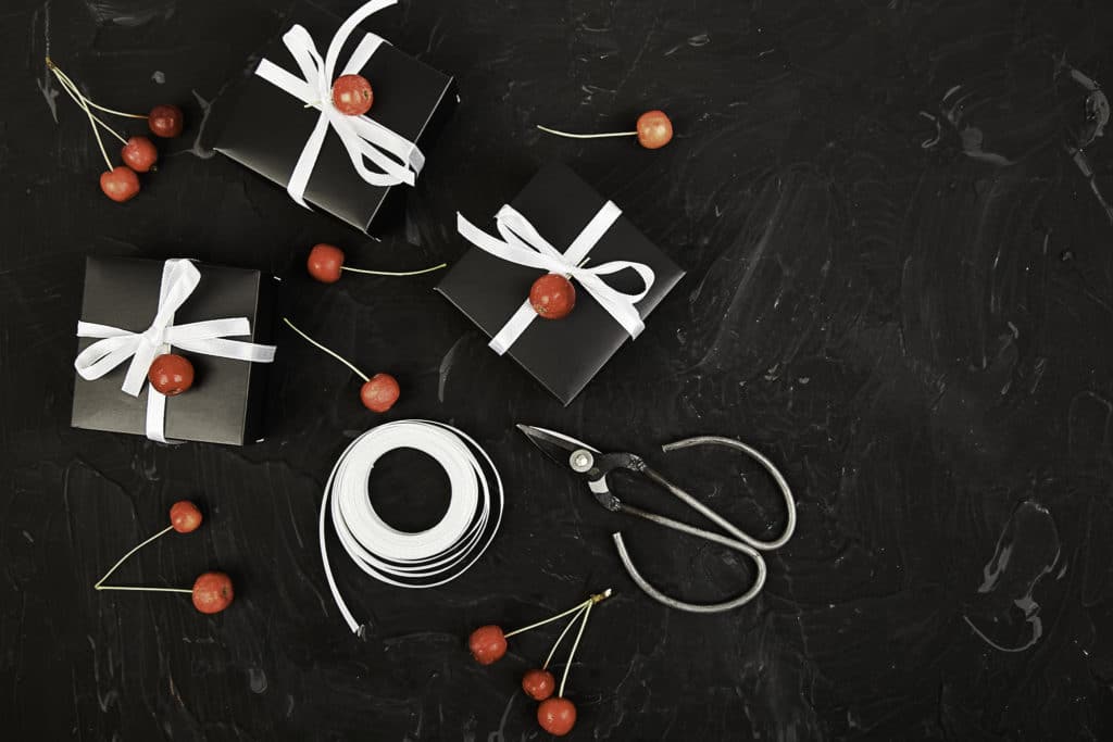 101 Holiday Gift Wrapping Ideas To Make Your Christmas Bright - A Group Of Items On A Tabletop - Design